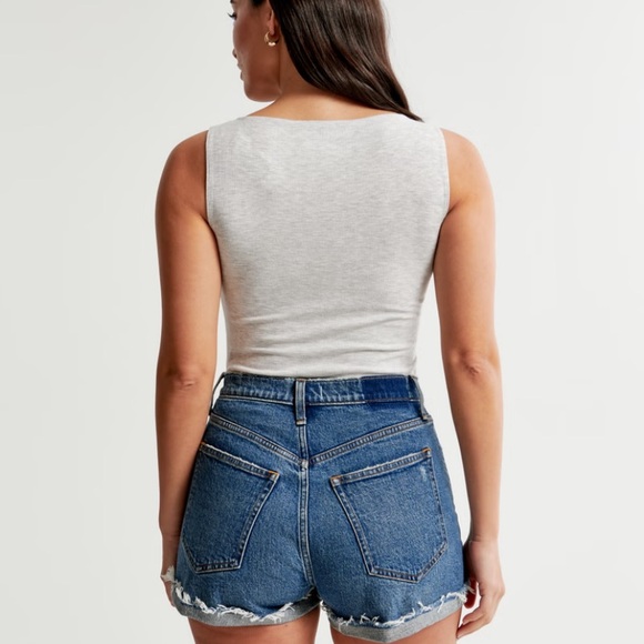 Abercrombie Curve Love High Rise Mom Short 28 - Picture 2 of 2